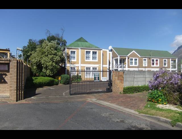 2 bed property to rent in LA COLLINE